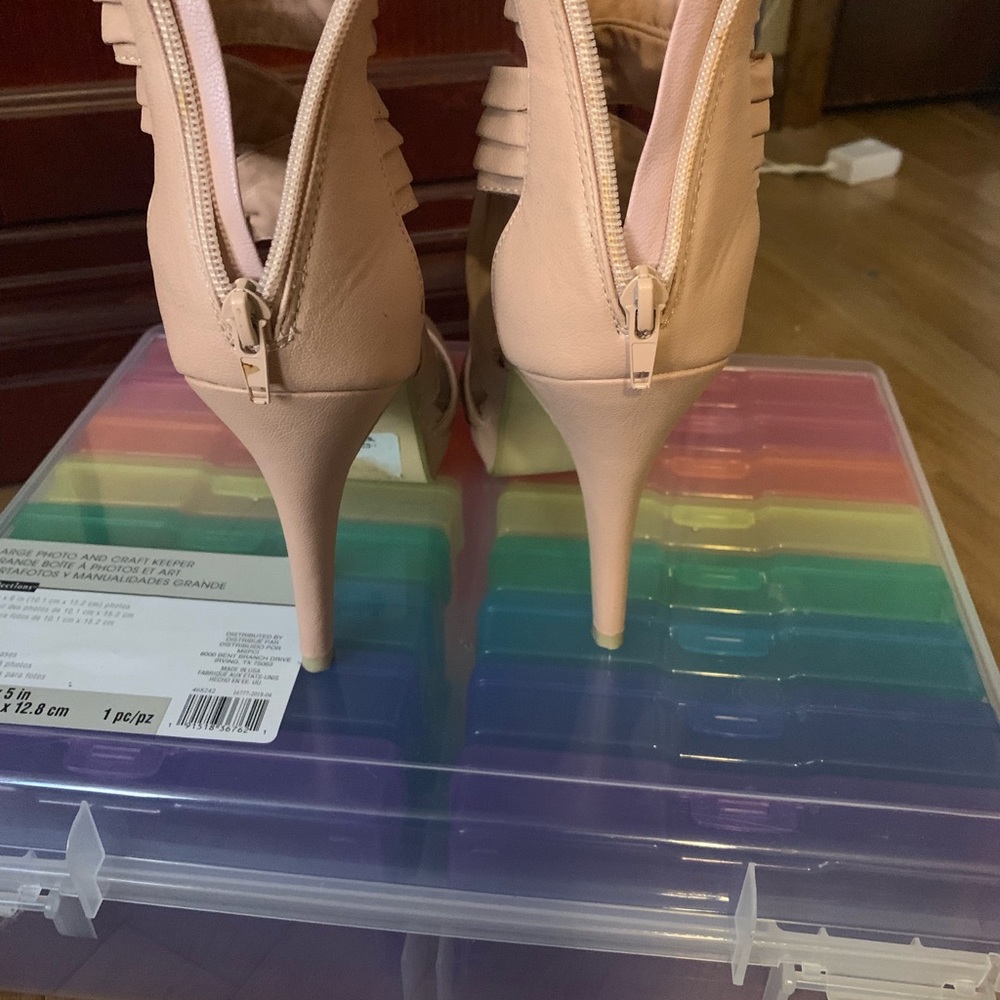 Heels - Picture 4 of 5